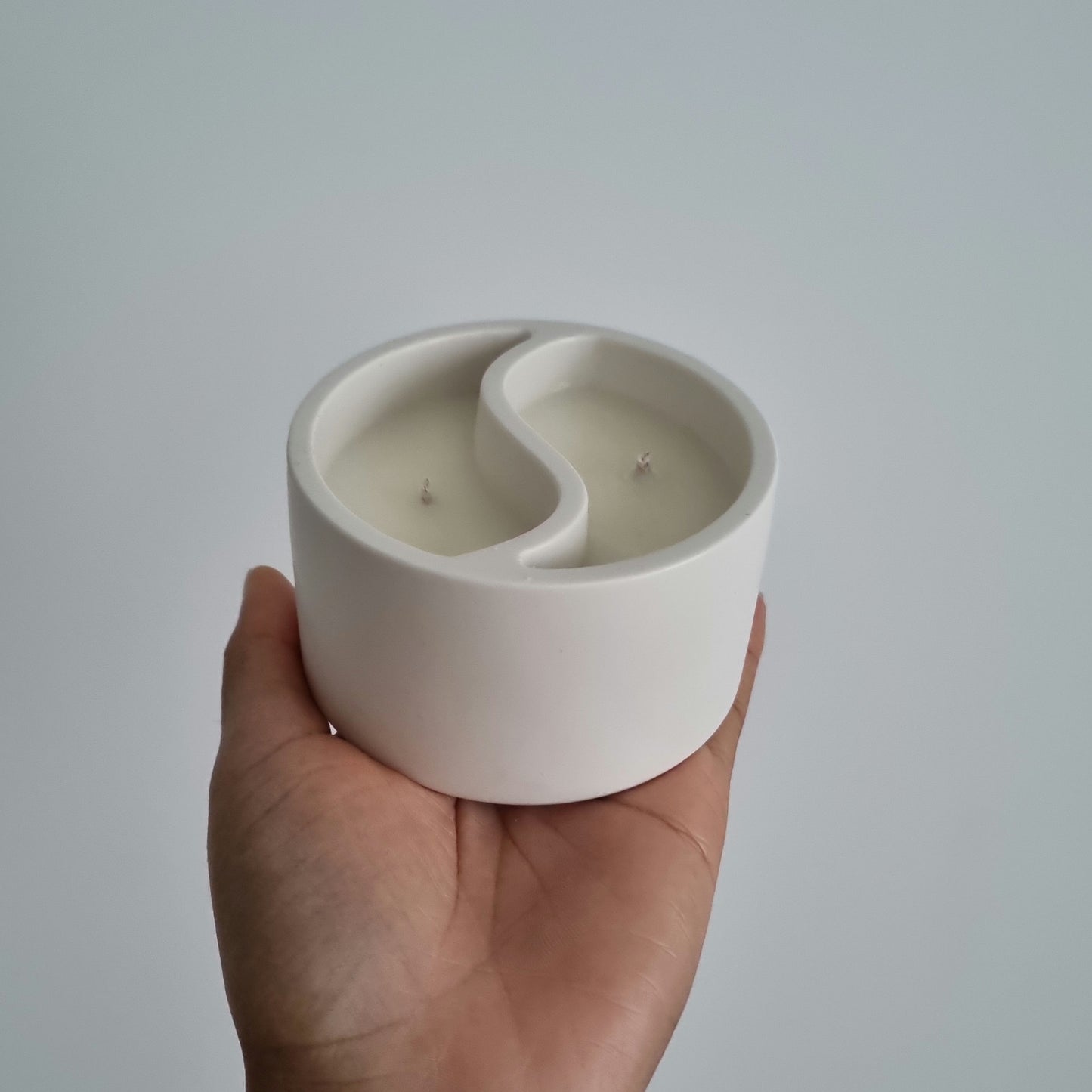 Jesmonite Ying Yang Candle
