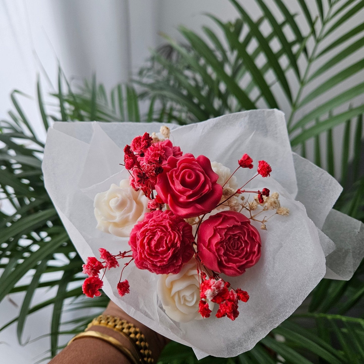 Bouquet de Fleurs Fondants Parfumés avec vase en Jesmonite - Bel Jewelry and CO
