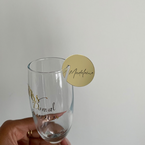Marca de copas para invitadas de boda.