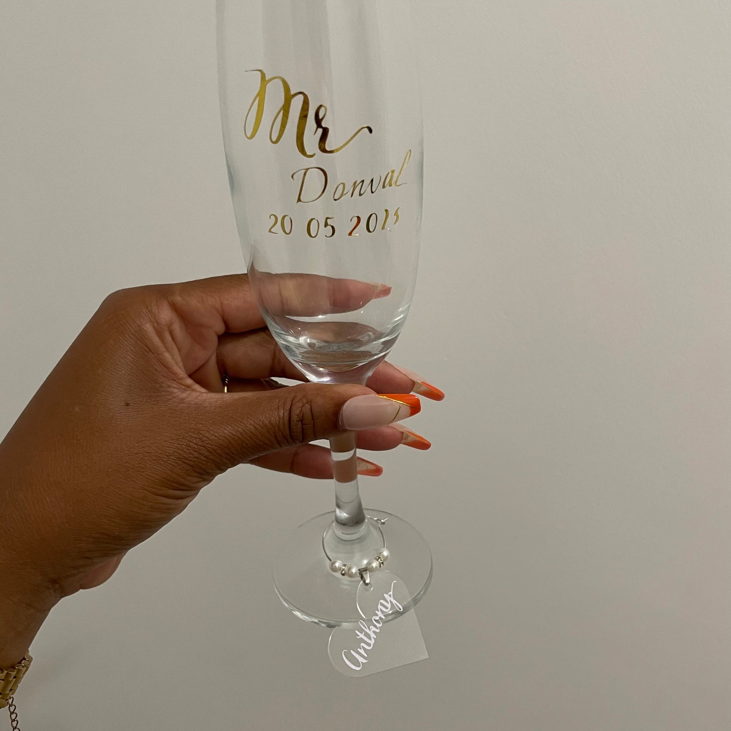 Marca de copas para invitadas de boda.