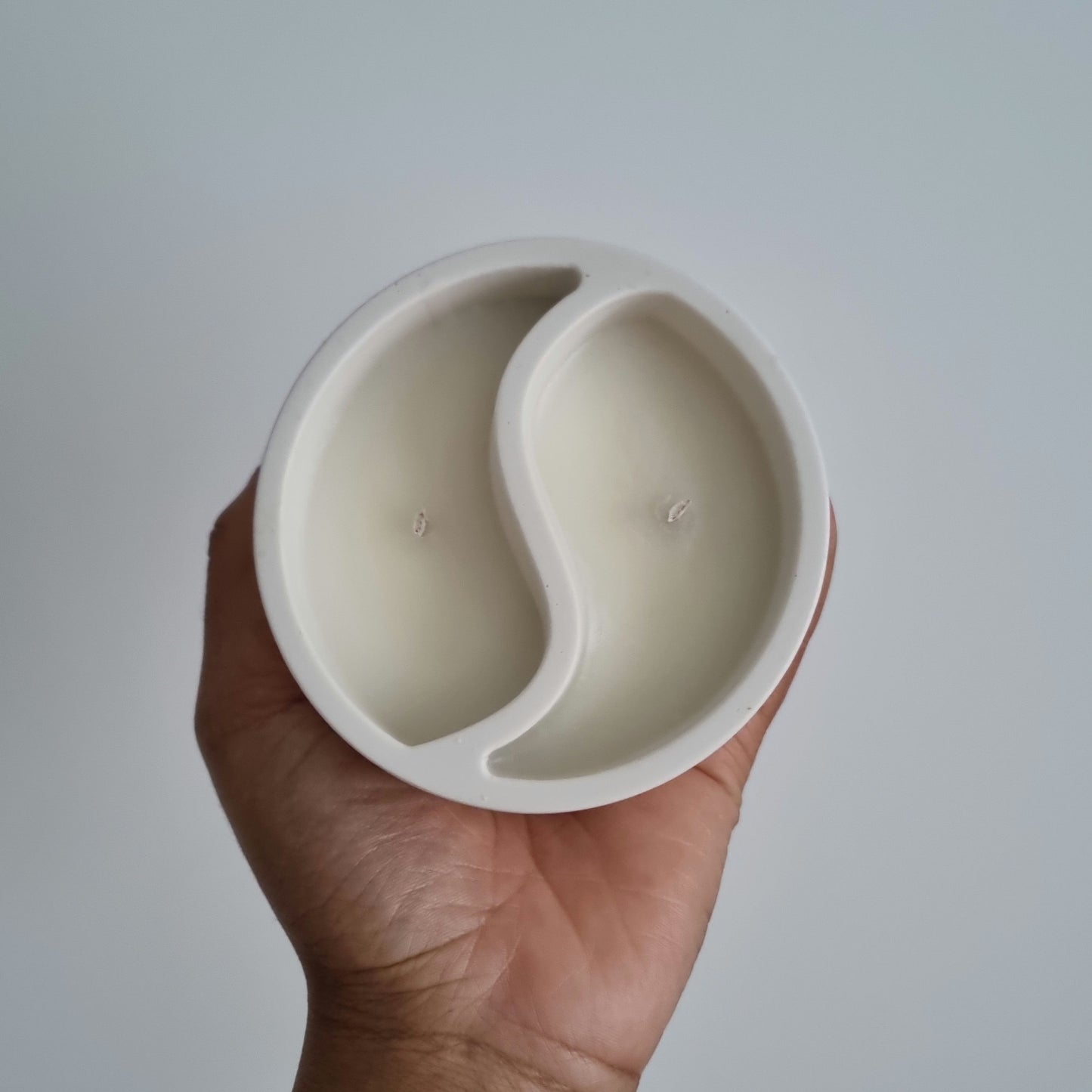 Jesmonite Ying Yang Candle
