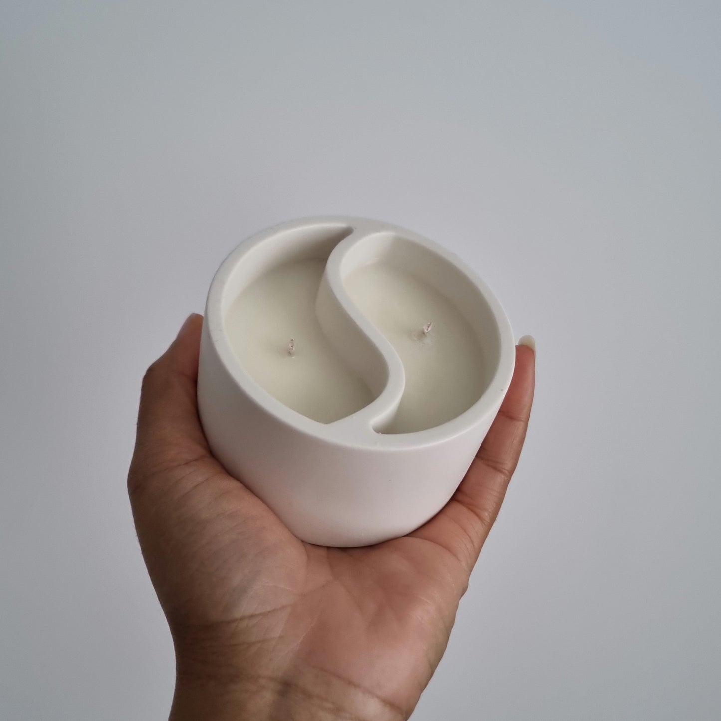 Jesmonite Ying Yang Candle