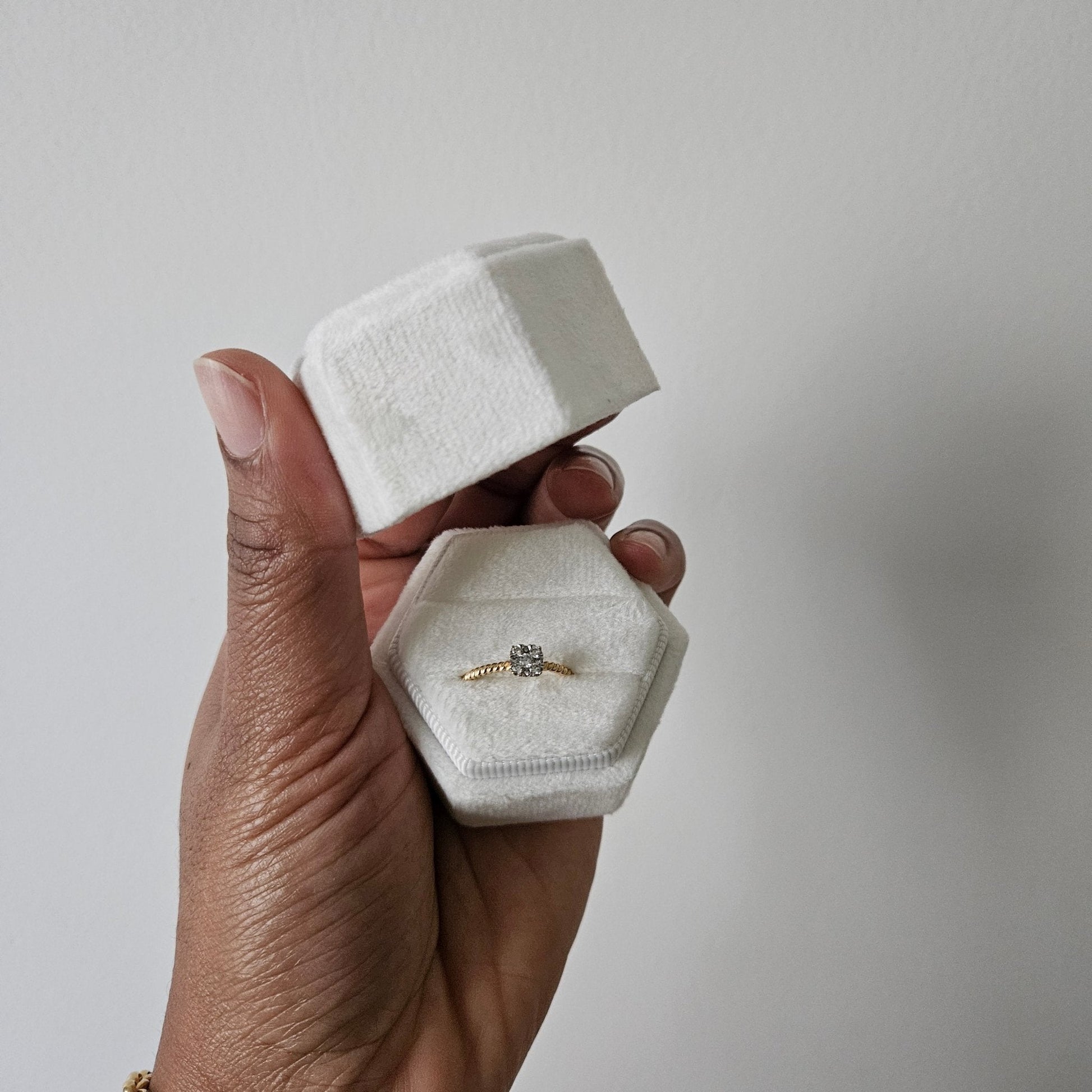 Boîte porte Alliance Personnalisée – Initiales et Date de Mariage Blanc - Bel Jewelry and CO