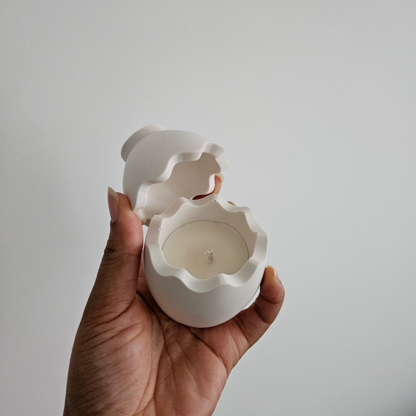 Bougie artisanale en cire naturelle parfumée - Senteur Linge Propre - Pot œuf en Jesmonite fait main - Bel Jewelry and CO