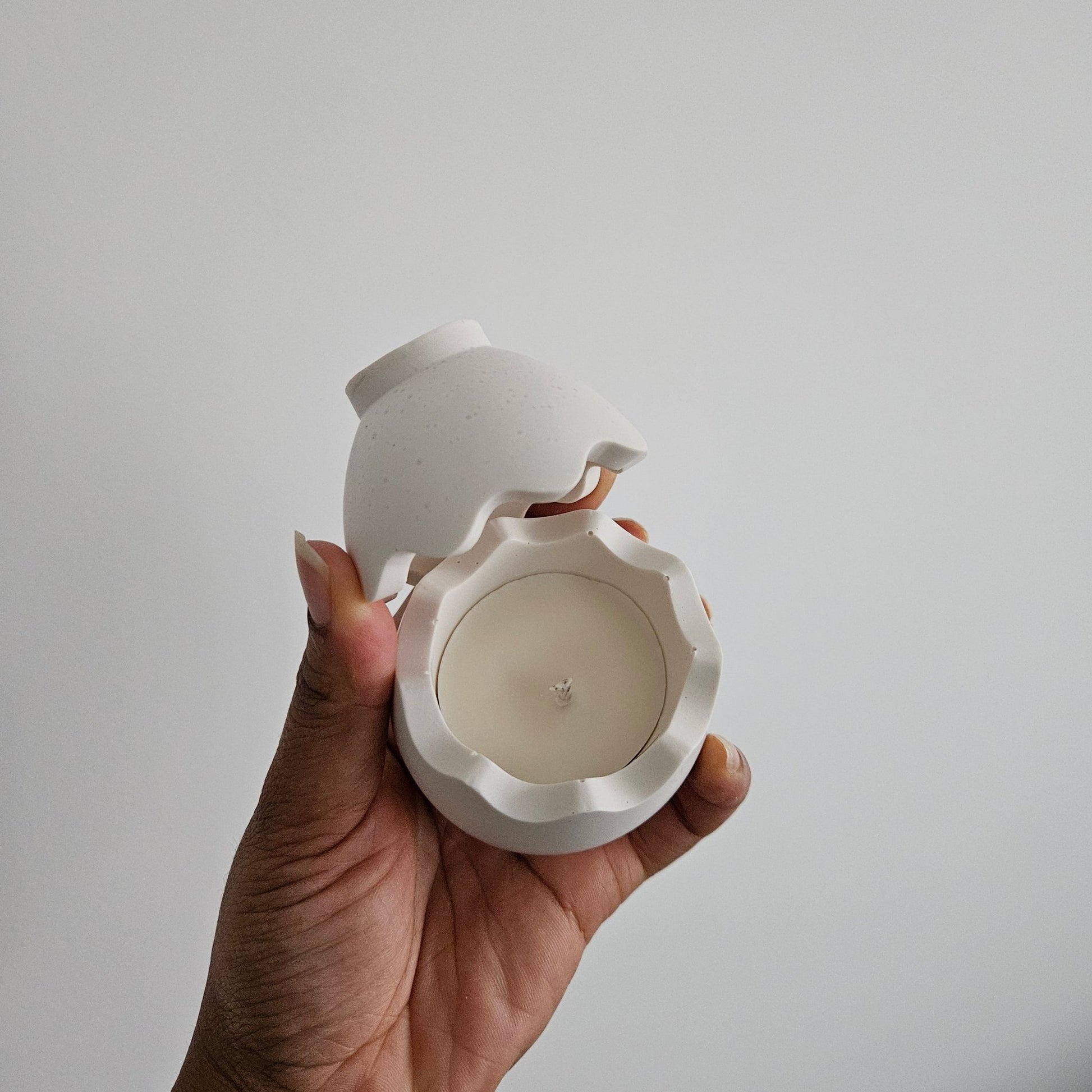 Bougie artisanale en cire naturelle parfumée - Senteur Linge Propre - Pot œuf en Jesmonite fait main - Bel Jewelry and CO