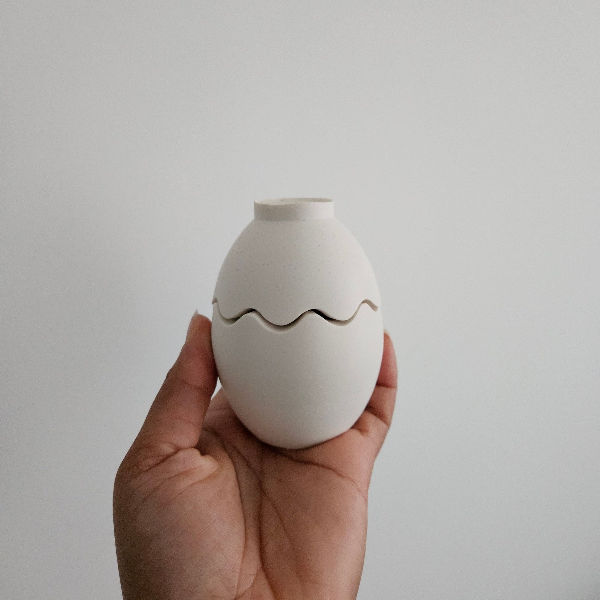 Bougie artisanale en cire naturelle parfumée - Senteur Linge Propre - Pot œuf en Jesmonite fait main - Bel Jewelry and CO