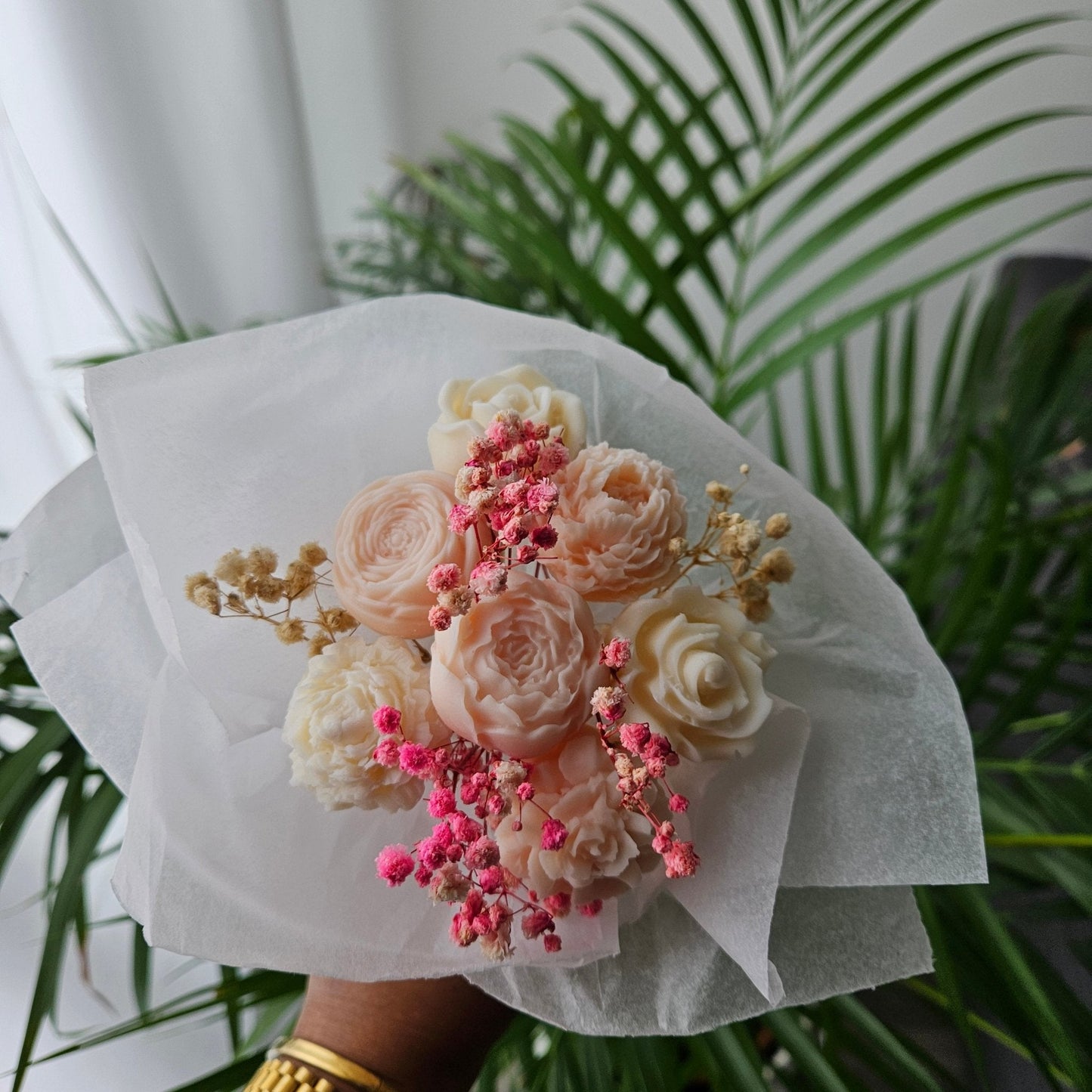 Bouquet de Fleurs Fondants Parfumés avec vase en Jesmonite - Bel Jewelry and CO