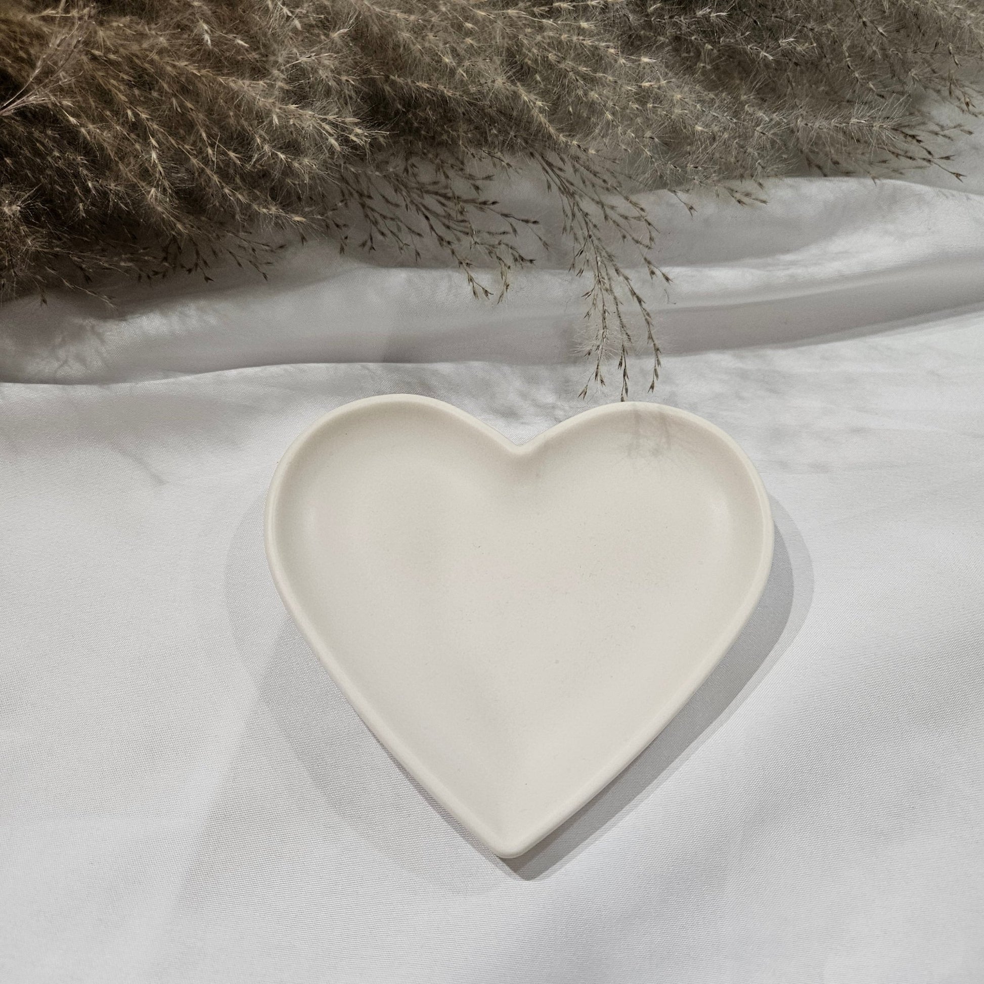 Plateau Coeur Jesmonite fait main - Bel Jewelry and CO