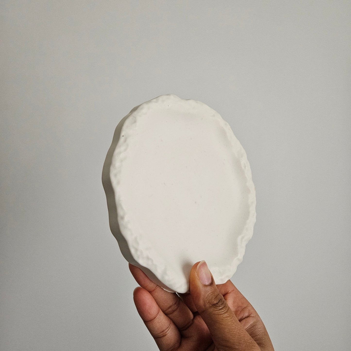 Plateau Rond Texturé en Jesmonite fait main - Bel Jewelry and CO
