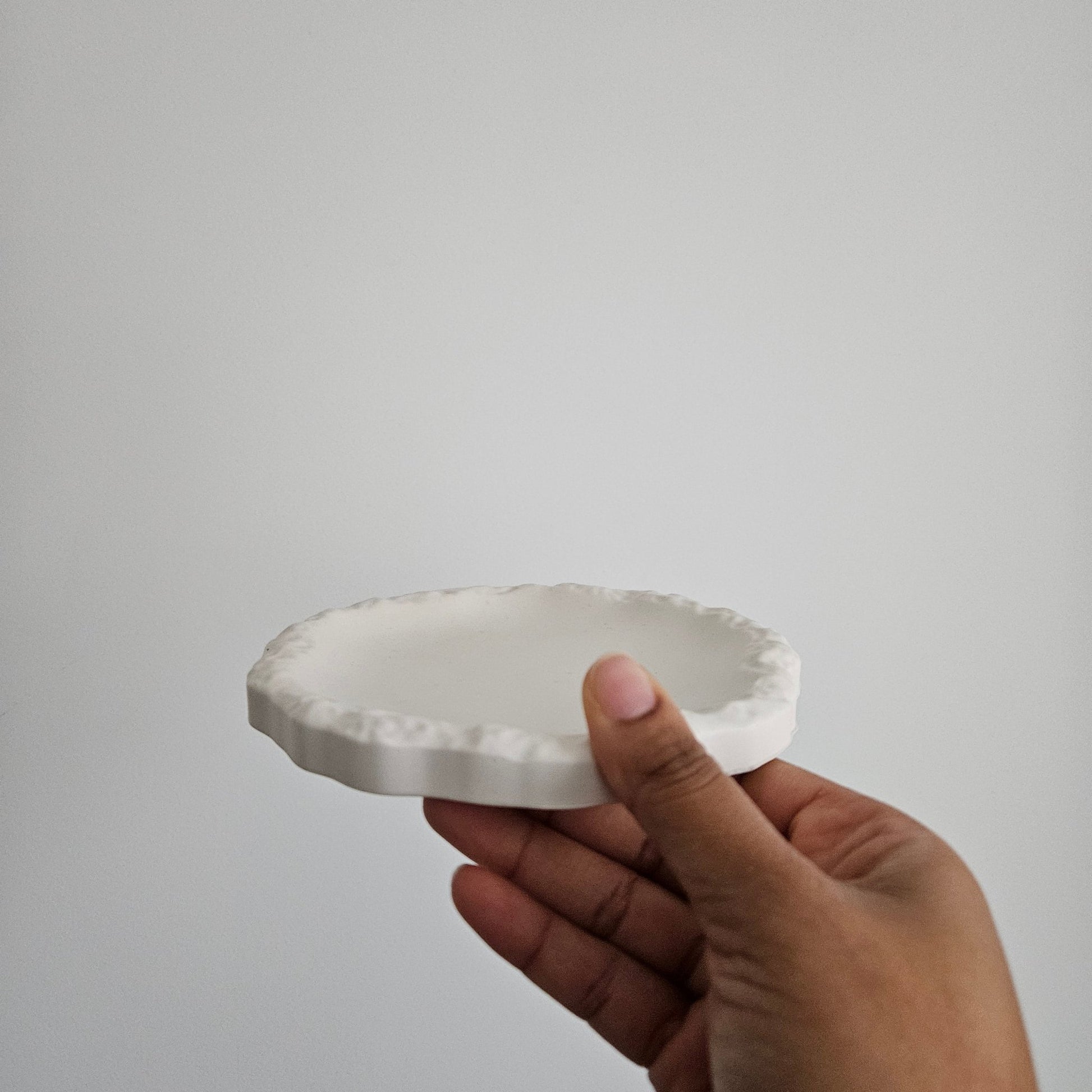 Plateau Rond Texturé en Jesmonite fait main - Bel Jewelry and CO