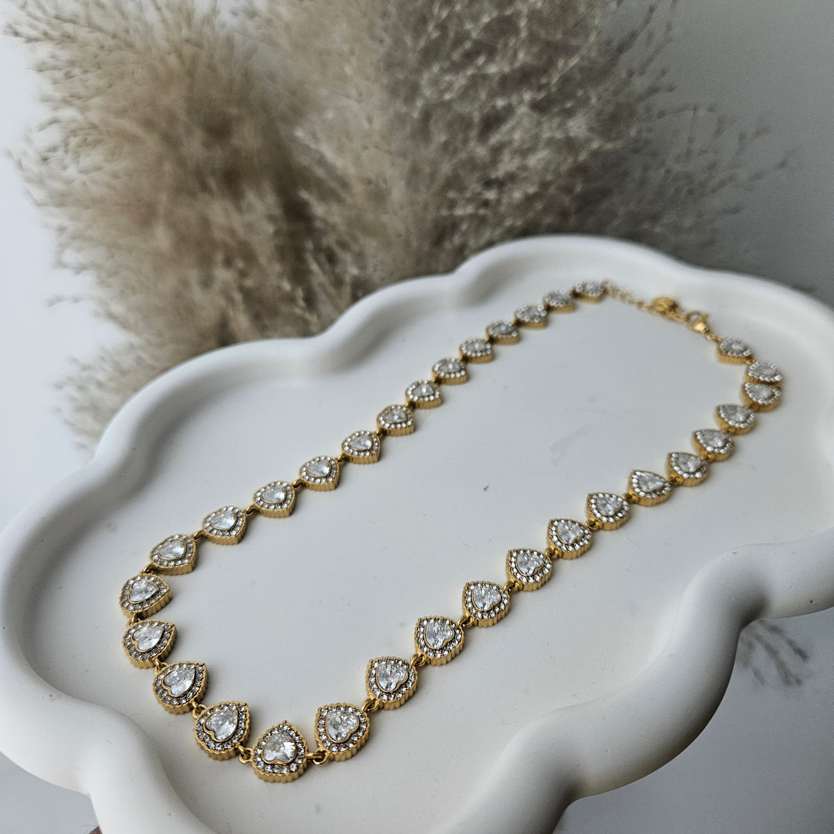 Collier Elara